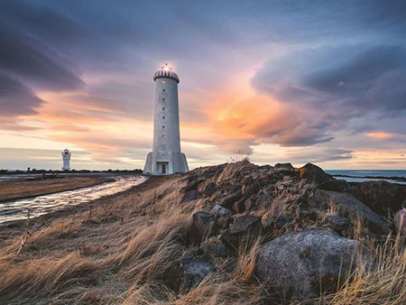Magische Stimmung über dem Leuchtturm von Akranes, Island