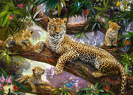 Stolze Leopardenmutter mit ihren Babies